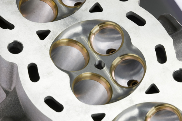 5軸マシニングセンター、NC旋盤等の最新鋭の工作機械,戸田レーシング